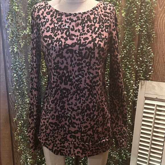 1.4.3. Story by Line Up Sweaters - Leopard Print Long Sleeve Top